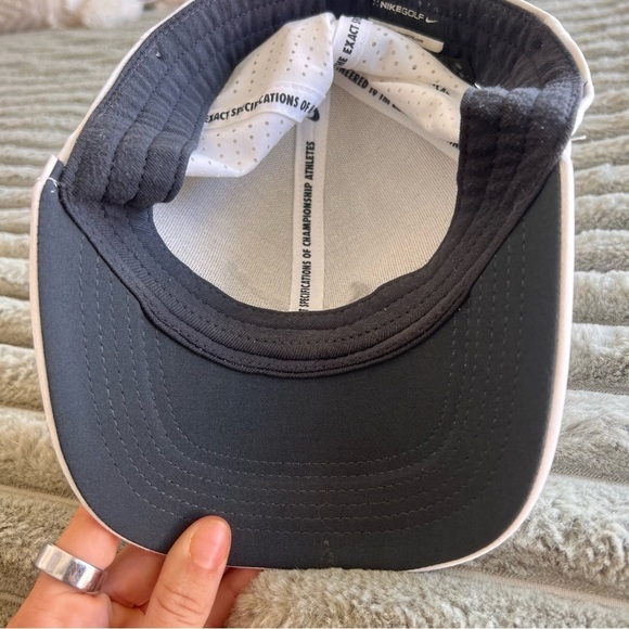 Nike White Golf Cap - Picture 4 of 5